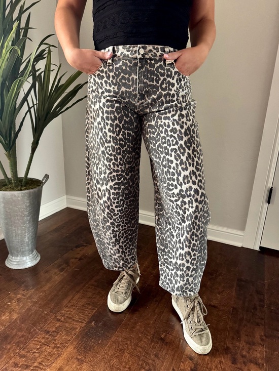 KanCan Denim - KanCan Wide Leg Leopard Print Jeans in White and Black